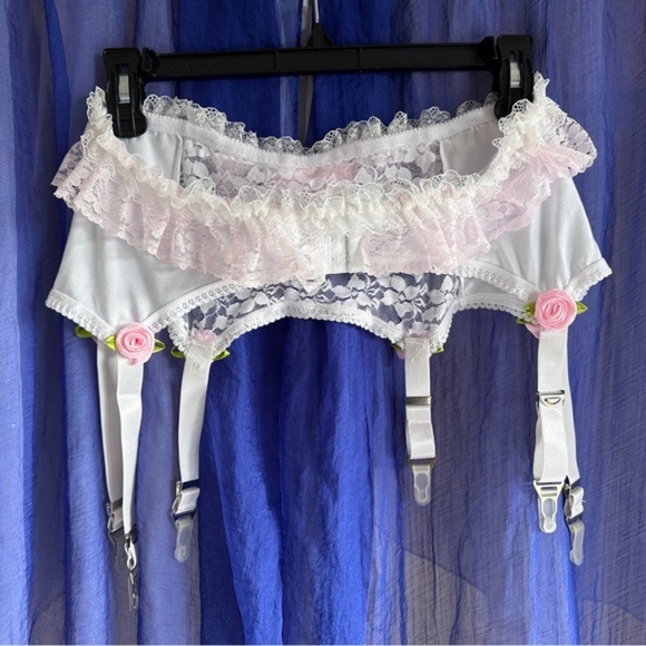 XXL White Burlesque style 6 Strap Garter Belt with beautiful pink lace & Roses - Picture 10 of 10